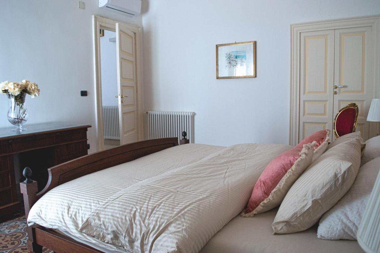 Santa Domenica Guest House คาตาเนีย ภายนอก รูปภาพ