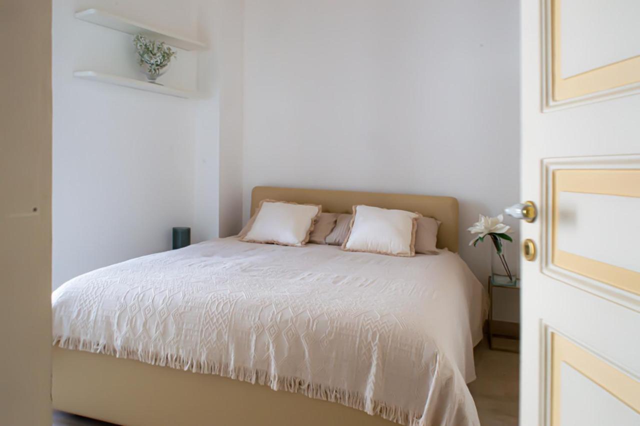 Santa Domenica Guest House คาตาเนีย ภายนอก รูปภาพ